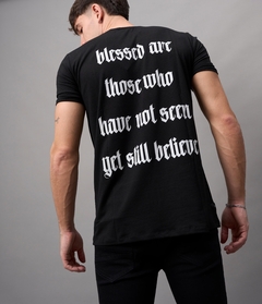 Remera Believe Negra