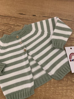 Casaquinho tricô verde e branco com botão de madeira marrom na internet