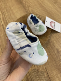 Pantufa verde polvinho - Babies Move Brecho