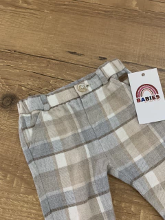 Calça flanelada xadrez branco com cinza e marrom (Mayoral) na internet