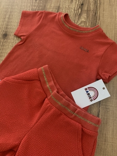Conjunto camiseta vermelho com dourado + short moletom canelado vermelho com dourado (Lilica) - Babies Move Brecho