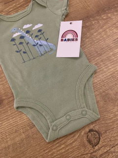Body verde - dino\nuvens\flores (Carter's) - Babies Move Brecho
