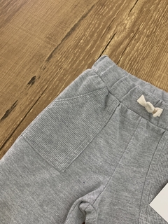 Calça moletom cinza com bolso canelado (Carter's) - Babies Move Brecho