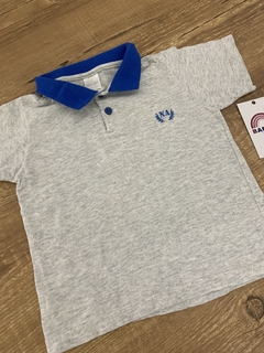 Blusa gola pólo cinza com gola azul (Nuvem Azul) - Babies Move Brecho