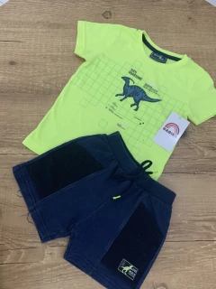 Conjunto blusa verde neon com dinossauro + short moletom azul marinho (Serelepe) na internet