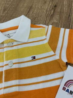 Camisa gola pólo listrada - amarelo e laranja (Tommy Hilfiger) - Babies Move Brecho