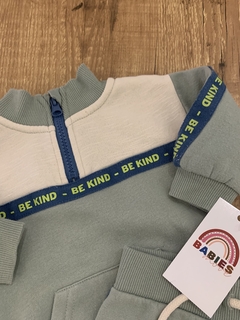 Conjunto moletom verde com bege "Be Kind"- Blusa com zíper + calça (Primark) - Babies Move Brecho