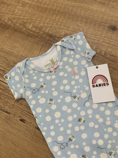 Body azul margaridas brancas e abelhinhas (Kiko Baby) - Babies Move Brecho