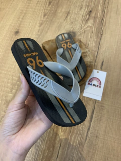 Chinelo cinza e preto (Mac kids)