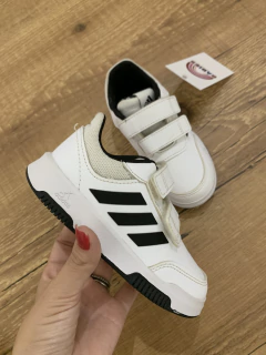 Tênis de couro preto e branco com tiras laterais - velcro duplo (Adidas) - Babies Move Brecho