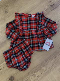 Conjunto xadrez vermelho e verde blusa manga longa + tapa fralda (Cat & Jack)