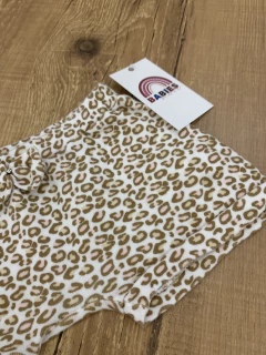 Short branco oncinha com laço aplicado (Iaze) - Babies Move Brecho