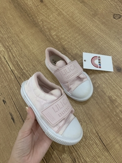 Tenis tecido rosa com velcro emborrachado (Lilica Ripilica) - Babies Move Brecho