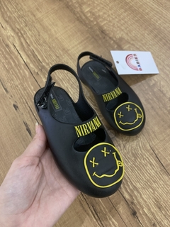 Sapatinho emborrachado preto com amarelo - Nirvana (Mini Melissa) na internet