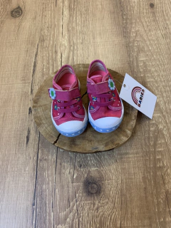 Tenis rosa com estampa floral e aplicações - comprar online