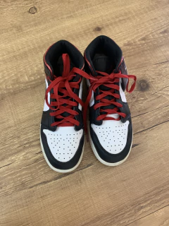 Tenis Nike Air Jordan Preto e vermelho (Nike)