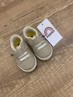 Tenis com velcro bege com azul e branco (Klin) na internet