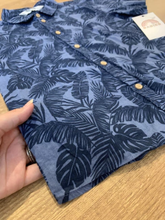 Camisa azul folhas (H&M) - Babies Move Brecho