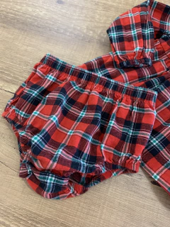Conjunto xadrez vermelho e verde blusa manga longa + tapa fralda (Cat & Jack) - Babies Move Brecho