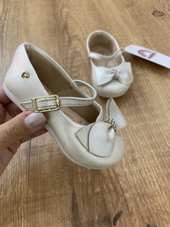 Sapatinho perolado com laço e strass (Pampili) - comprar online