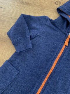 Macacão longo com capuz azul com detalhes laranja (Carter´s) na internet