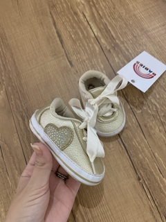 Tenis couro dourado com cadarço de cetim - coração na lateral (Klin) - comprar online