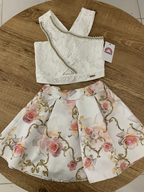 Conjunto blusa com renda e perolas + saia rodada branca com flores (Difoni) - comprar online