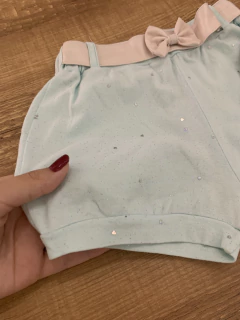 Short azul com glitter e cinto cintilante com laço (Randa Mundo) - Babies Move Brecho