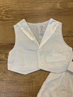 Conjunto branco casaquinho + shortinho (Fika bem) - Babies Move Brecho