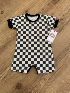 Macacão curto quadriculado preto e branco (Babybeh) - comprar online