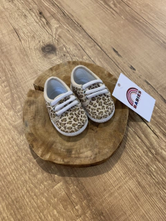 Tenis de oncinha marrom