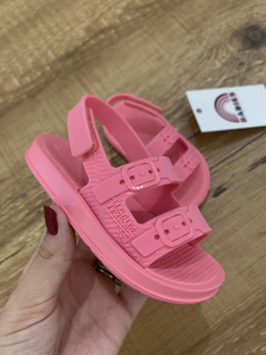 Sandalia de tiras emborrachada - rosa (Mini Melissa) na internet