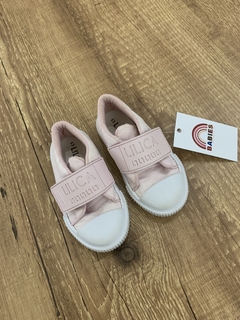 Tenis tecido rosa com velcro emborrachado (Lilica Ripilica) na internet