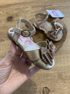 Sandalia rose com laço - coroa (Molekinha bebe) - Babies Move Brecho