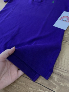 Camisa gola polo roxo com cavalo bordado verde (Polo Ralph Lauren) - loja online