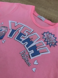 Blusa rosa neon "Yeah Fashion" (Momi) na internet