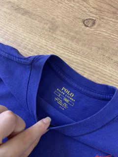Camiseta azul com cavalo bordado vermelho (Polo Ralpf Lauren) na internet