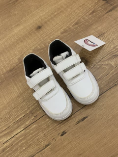 Tênis de couro preto e branco com tiras laterais - velcro duplo (Adidas) - comprar online
