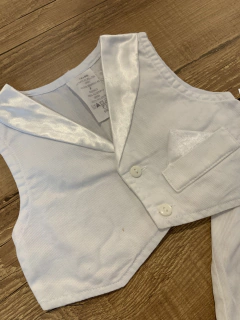 Conjunto branco casaquinho + shortinho (Fika bem) na internet