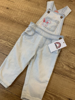 Jardineira jeans com bolsinho - coelhinho bordado (PUC) - comprar online