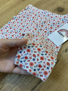 Calça floral vermelho e azul na internet