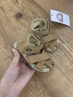 Sandalia de couro com tiras marrom claro - fecho de velcro (Bibi) - comprar online
