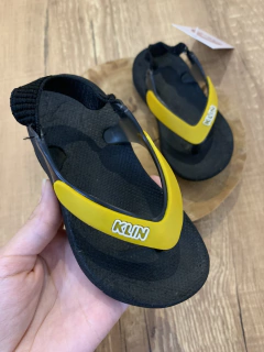 Chinelo preto com tiras amarelas (Klin) - comprar online