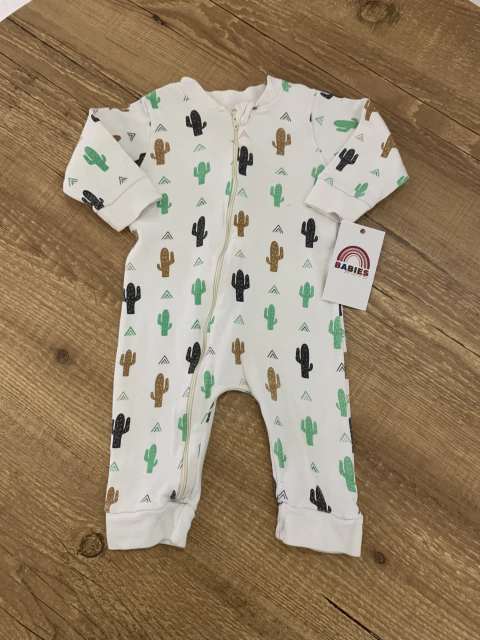 Macacão longo branco com estampa cactos pretos\marrons e verdes (Ropek) - comprar online