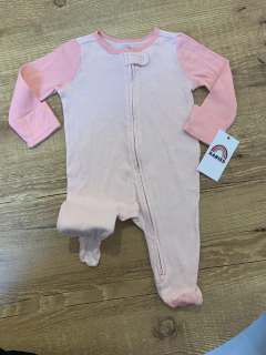 Macacão com pé rosa claro e escuro (Gerber)