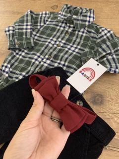 Conjunto body camisa de flanela xadrez verde e azul + calça canelada preta (Carter´s)