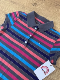 Camisa polo com listras coloridas (Tommy Hilfiger) na internet