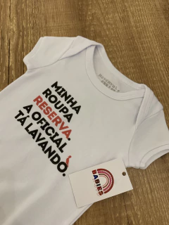 Body branco "Minha roupa reserva" (Reserva Mini) na internet
