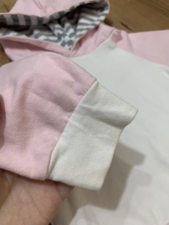 Blusa de frio moletom rosa e branco com capuz na internet