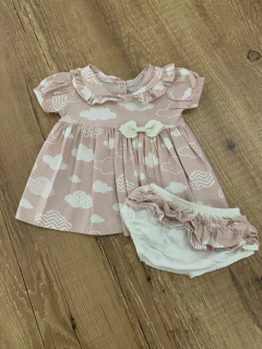 Vestido gola inglesa rosa com bege - nuvens + tapa fralda com babadinhos - comprar online